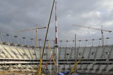 Montaż trzeciej części iglicy na Stadionie Narodowym w Warszawie - 09.11.2010
