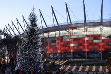 Świąteczna choinka rozbłysła przed Stadionem Narodowym